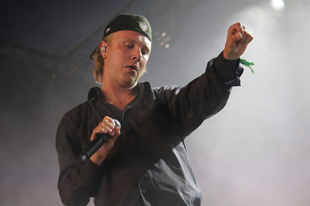 Hang Youth © cath van laere