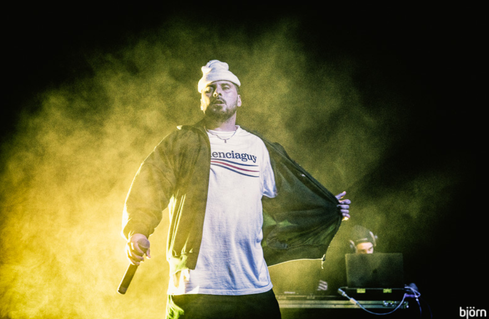 ZWANGERE GUY © Björn Comhaire