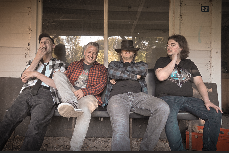 DEAF CAT © DEAF CAT