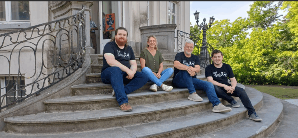 HUMMINGBIRD © Hummingbird