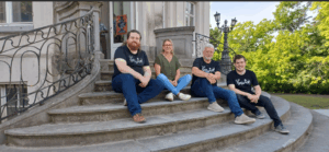 HUMMINGBIRD © Hummingbird