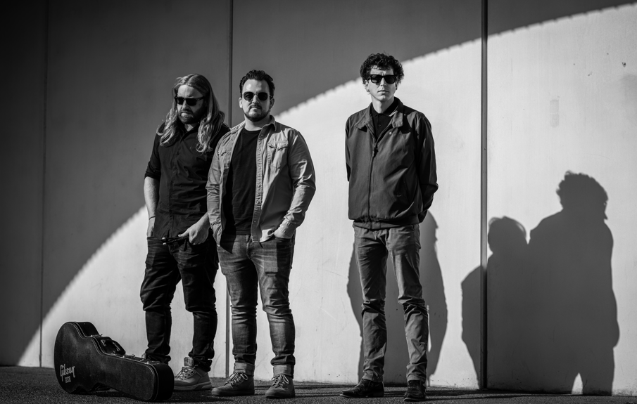 TROUBLED WATER © TROUBLED WATER