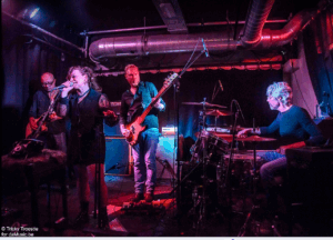 VON VEH © Tricky Troostie