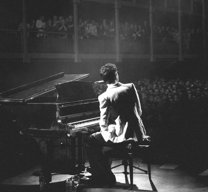 DRESSED LIKE BOYS © Mayway Records