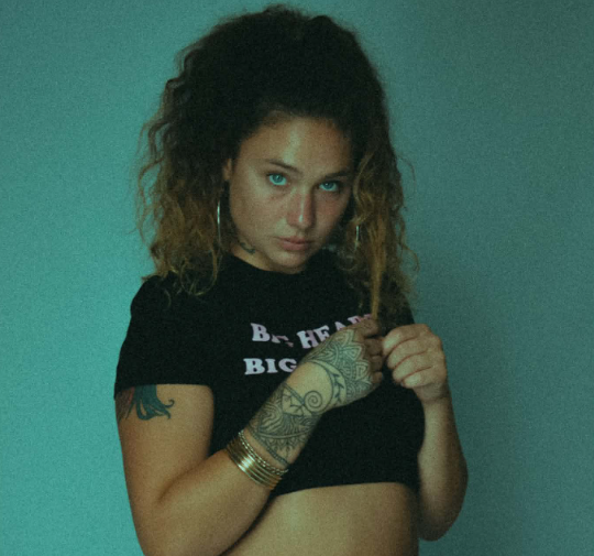 LUCY DJOANNA © LUCY DJOANNA