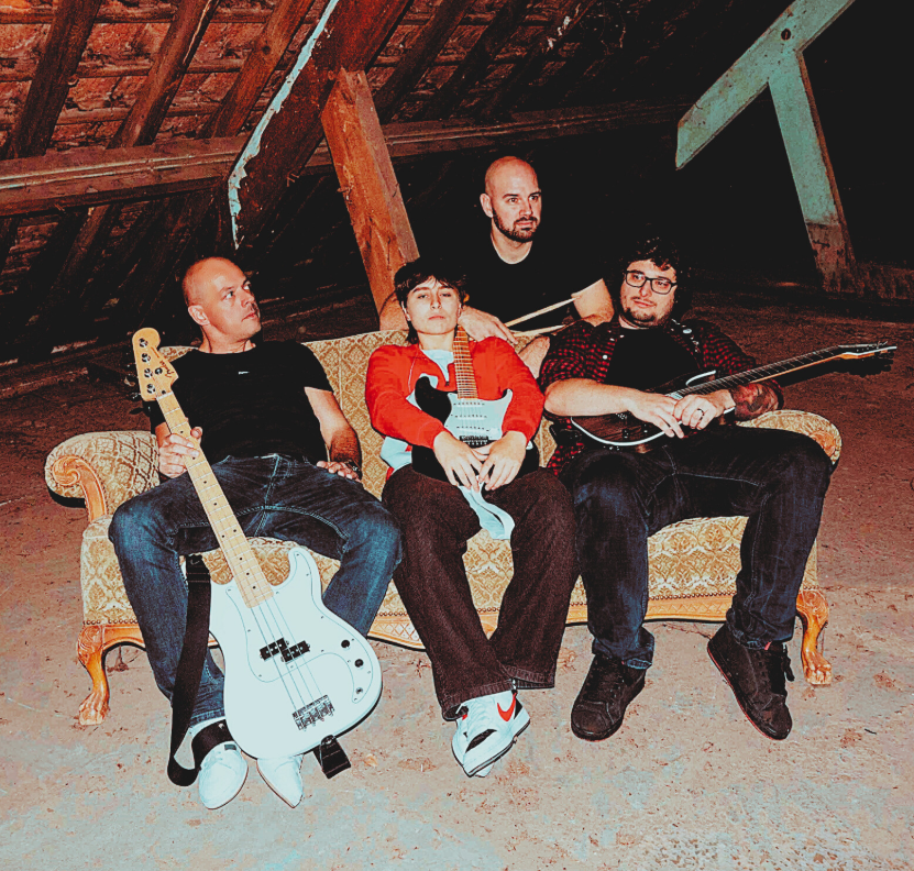 CHARLIZE © CHARLIZE