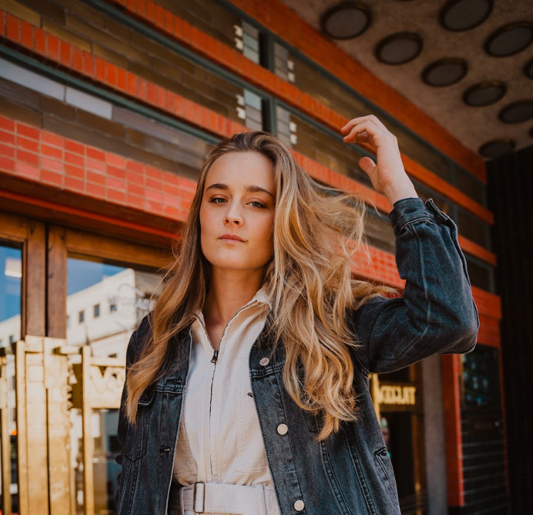 ELLE FRAY © ELLE FRAY