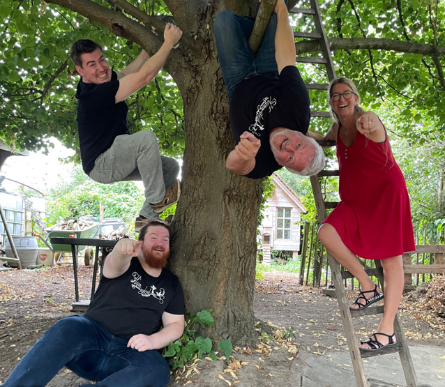 HUMMINGBIRD © HUMMINGBIRD