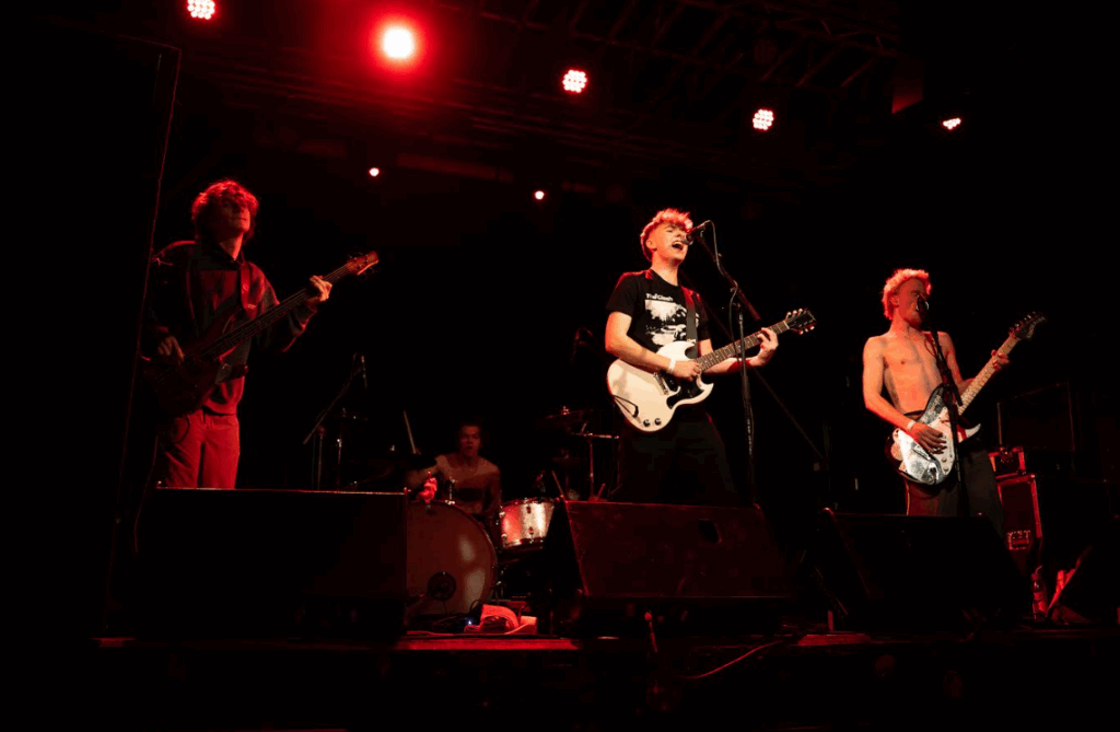 KNUCKLEHEADS © KNUCKLEHEADS