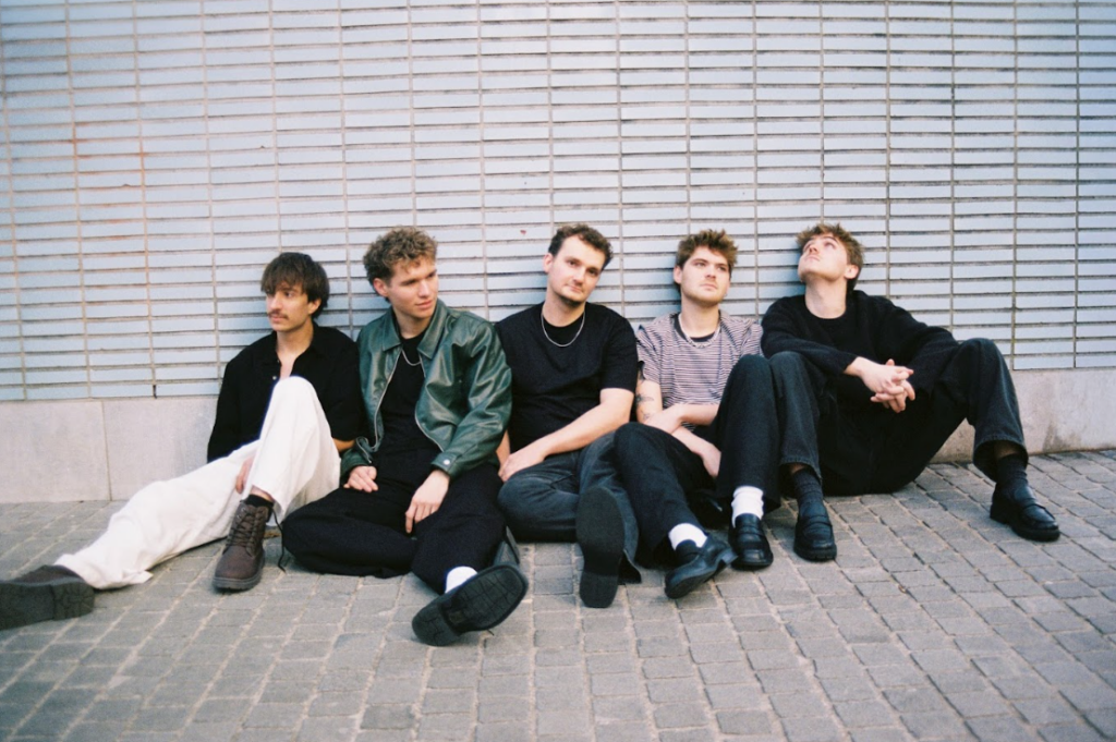 PELICAN DEALER © WILLIAM VAN BAVEL