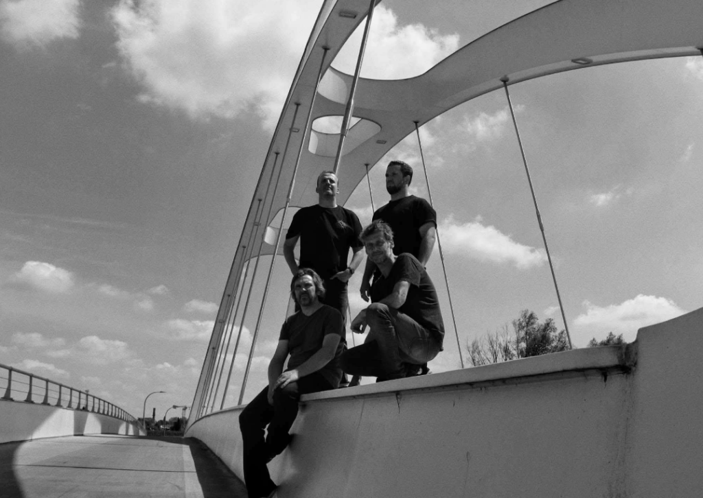 SISTER MAY © Katrien Folens