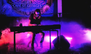 HEAD ON STONE © Anthony Vancoillie