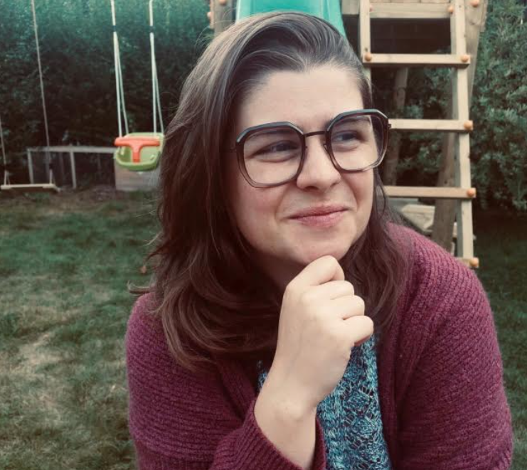 WE, WHO LIVE © WE, WHO LIVE