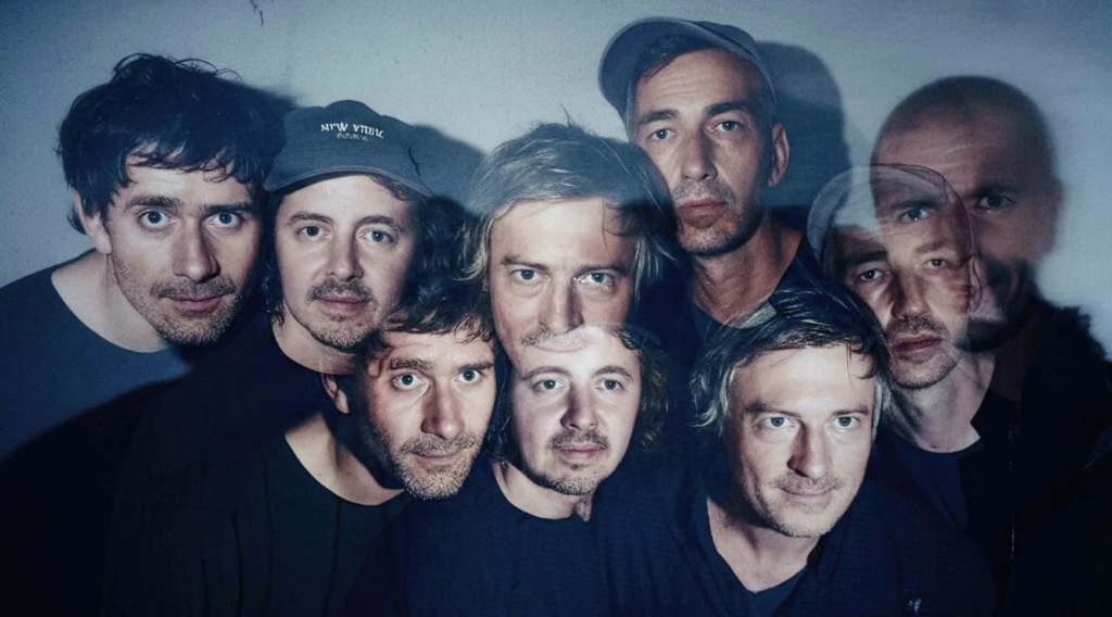 GIRLS IN HAWAII © The Publicists Promo