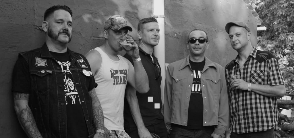 THE GRAVE BROTHERS © THE GRAVE BROTHERS